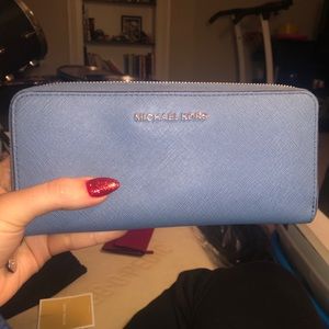 LIKE NEW MICHAEL KORS WALLET